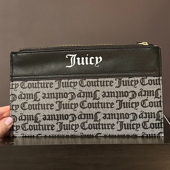 Juicy Couture Shout It Out Wristlet - Picture 1 of 11